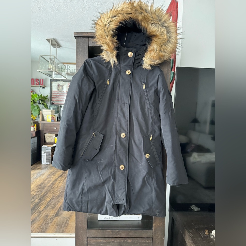 Michael Kors winter coat. Missing 2 buttons. Size L